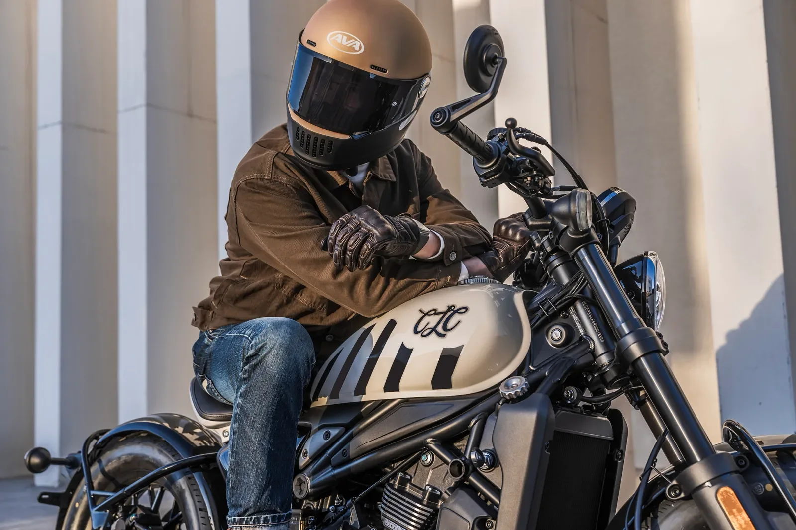 450CL-C BOBBER — Detallarda xarakter