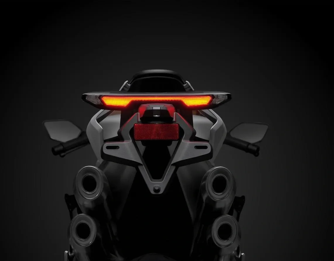 750SR-S — Sürücü fokuslu idarəetmə